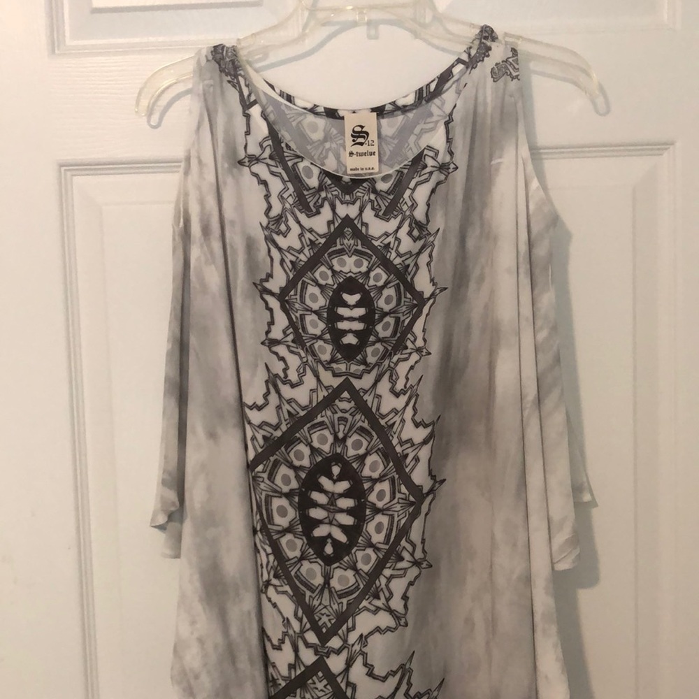 Black and white lightweight cold shoulder tunic